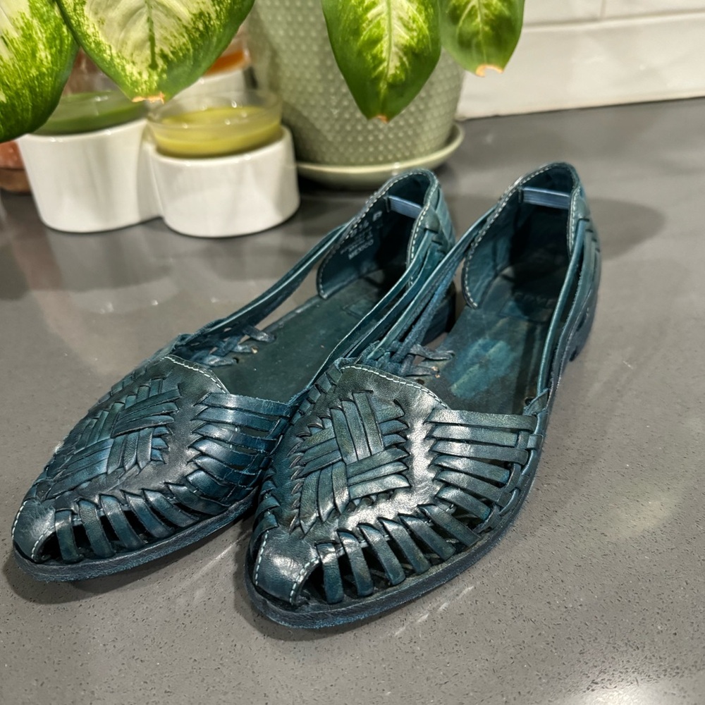 Frye flats
